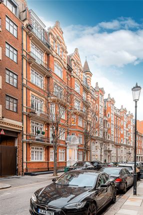 Flat to rent in Washington House, Knightsbridge, London