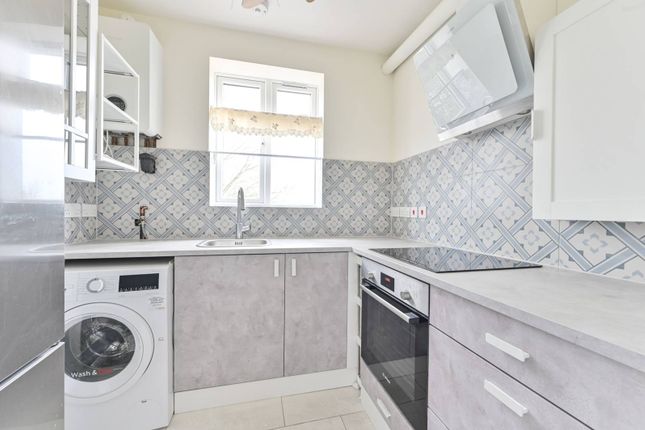Thumbnail Flat to rent in London Road, Morden
