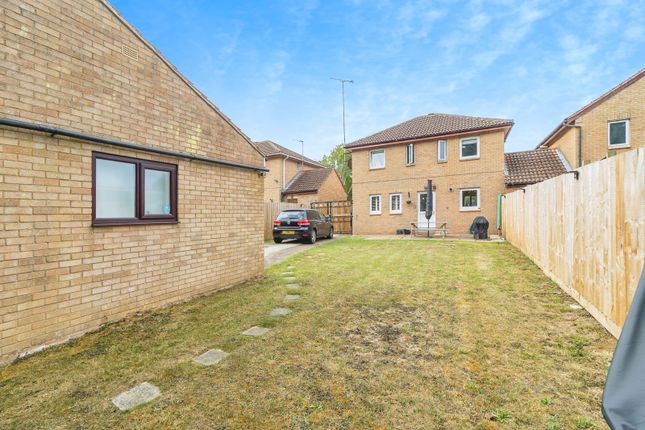 23, Quantock Crescent, Milton Keynes photo 3