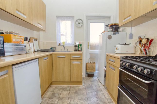 39, Athelstan Road, Southampton photo 4