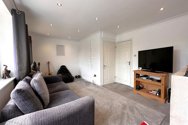4, Witham Close, Newark photo 2