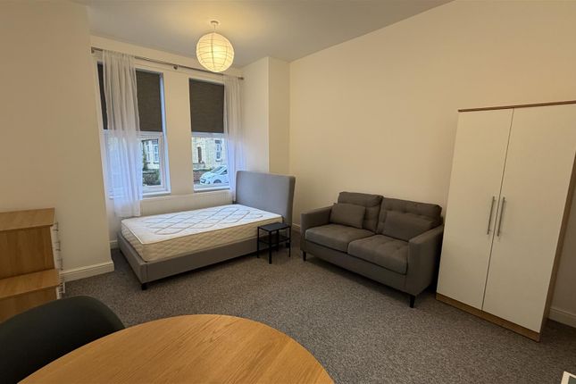 Flat 2, 2-4, Chatham Grove, Manchester photo 5