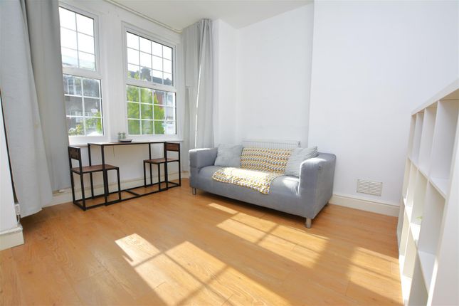 Flat for sale in Robinson Road, Colliers Wood, London