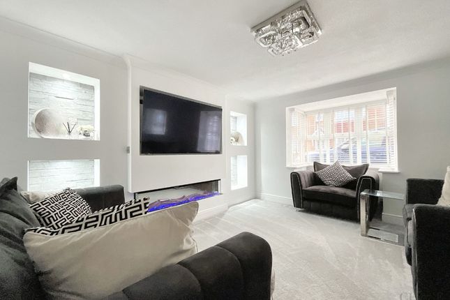 89 Strathmore Gardens, South Shields photo 2
