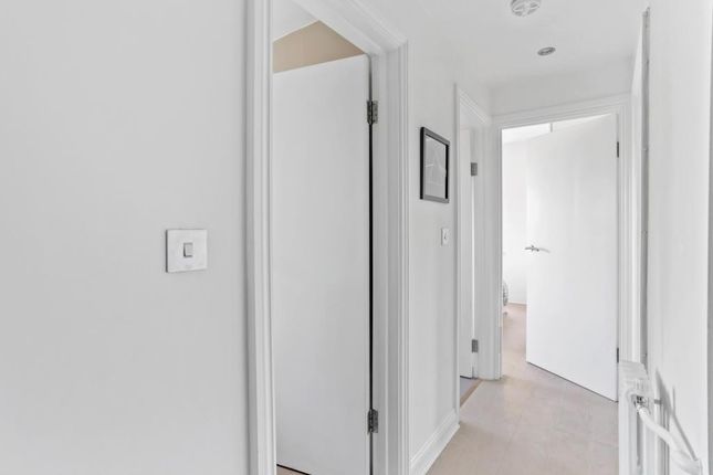 Flat for sale in Langford Court, St Johns Wood