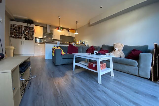 7-bed terraced on 4, Crwys Road, Cardiff, £3,780/mo