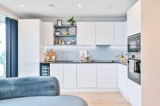 2 Southlake Road, London, Greater London photo 3