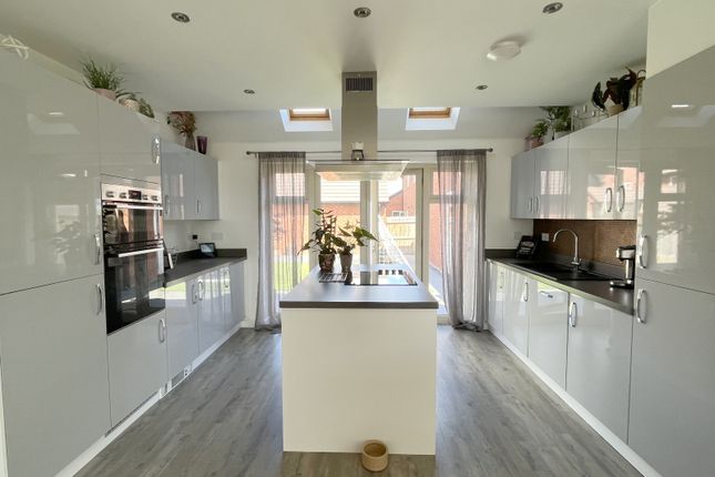 16 Snapdragon Close, Walton Cardiff, Tewkesbury photo 4