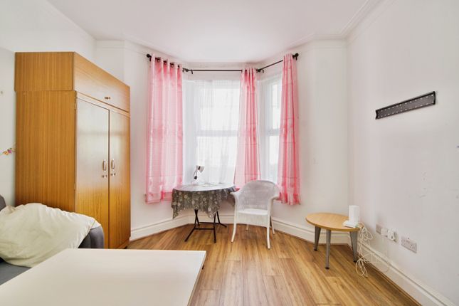 113, Masterman Road, London photo 3