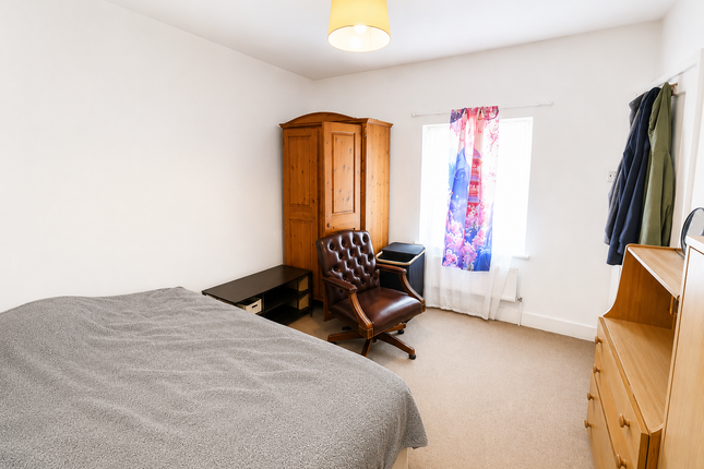 12, Kerry Terrace, WOKING photo 5