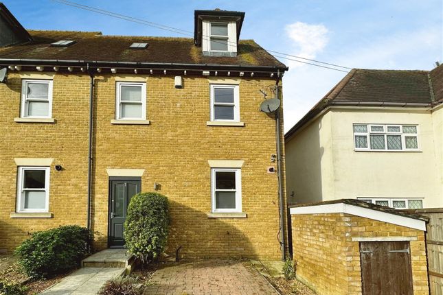 Town house for sale in St. Margarets Street, Rochester