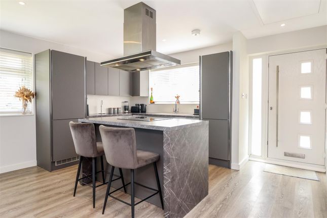 12, Shepherds Way, Horsham photo 3