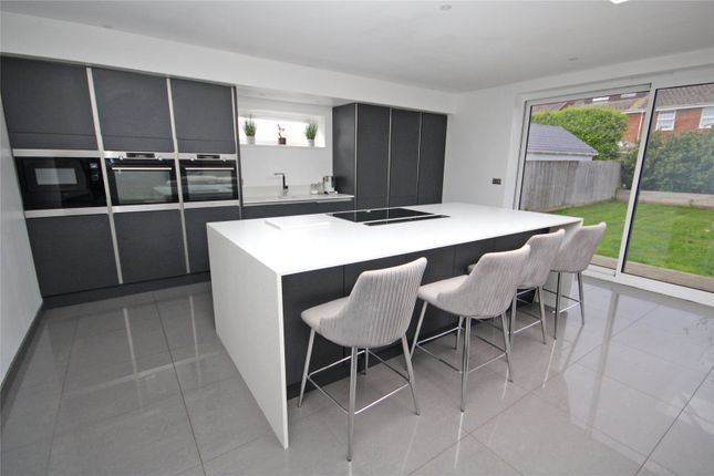 10, Seacroft Avenue, New Milton photo 4