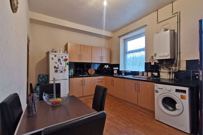 122 Carlisle Road, Bradford photo 3