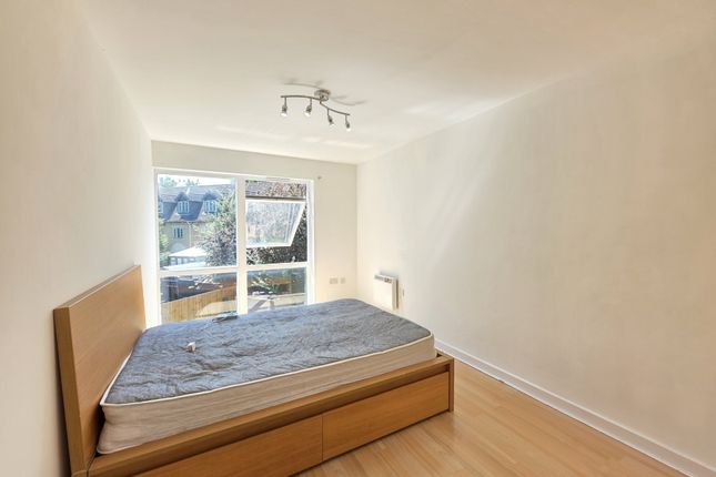 48, Kenley Avenue, London photo 2