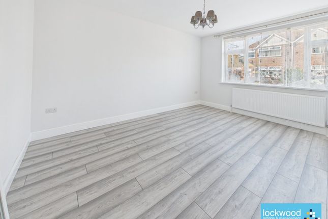 5, Shortwood Avenue, Staines photo 4