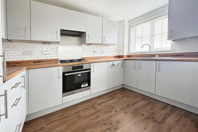 75, Keepsake Way, Buckinghamshire photo 2
