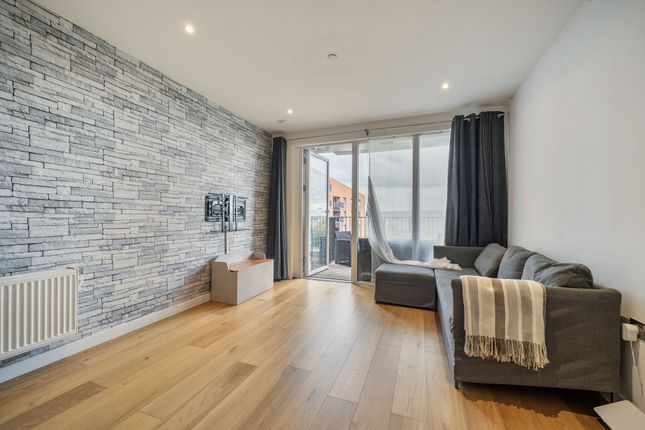 Flat 10, Caisson Moor Court, London photo 3