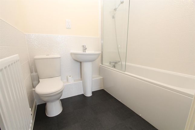 Thumbnail Flat to rent in Laurel Road, Minster On Sea, Sheerness