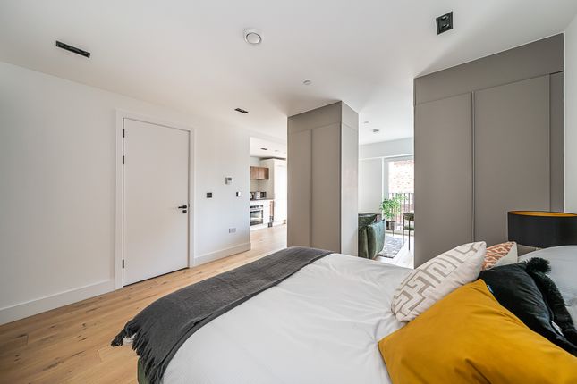 Flat 9, Keybridge, 15, Exchange Gardens, London photo 4