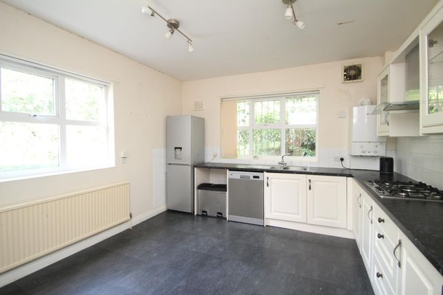 West Lodge,, Woodlands Drive, Bradford photo 5