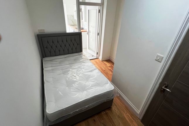 Terraced house to rent in Shroffold Road, Bromley