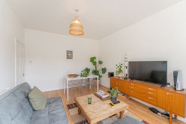 57b Hermitage Road, London photo 3