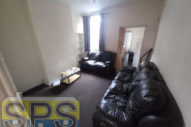 Terraced house to rent in Thornton Road, Shelton