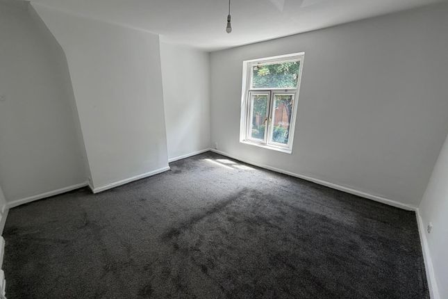 26, Albert Street, Oldham photo 5
