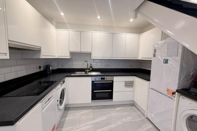 Flat 2, Benjamin Court 424-428, Staines Road West, Ashford photo 2