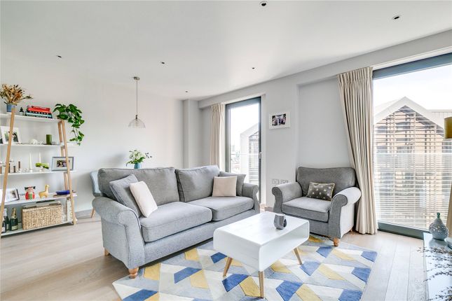 Thumbnail Flat for sale in Drapers Yard, Alondon