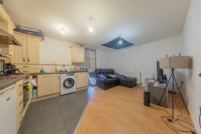 61, Caxton Court, Burton upon Trent photo 4