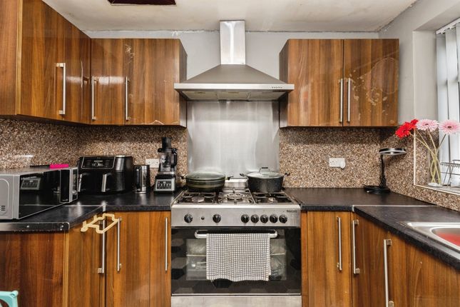 56, Lytton Road, Bradford photo 4