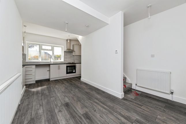 37, Caslon Way, Letchworth Garden City photo 3