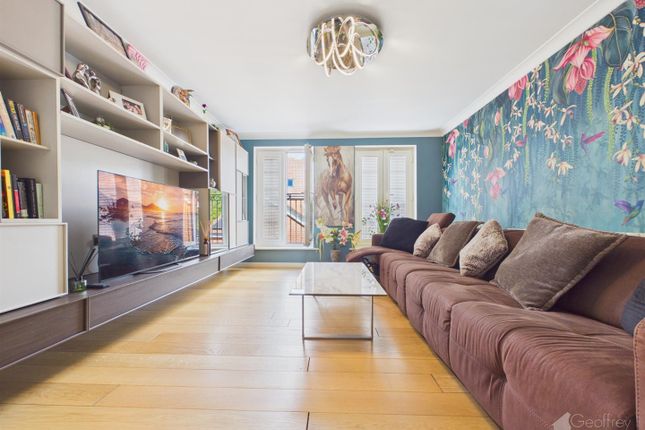 3-bed house on 13, Merrick Close, Stevenage, £465,000