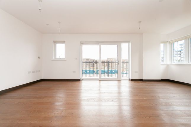 Thumbnail Flat to rent in Abbey Road, Barking, Essex