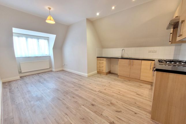Flat to rent in Stag Lane, London