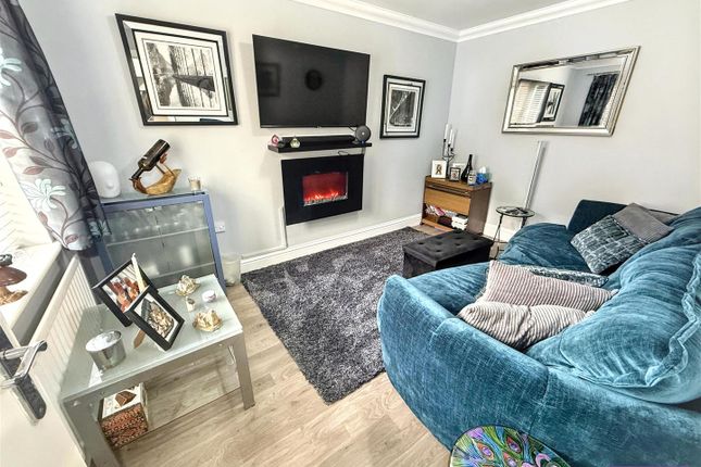 63, Lily Gardens, Dipton photo 4
