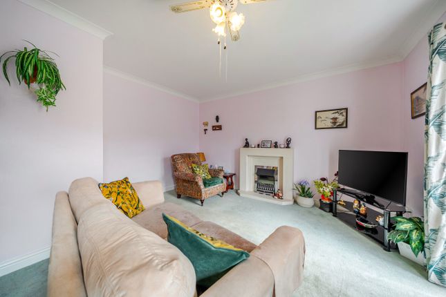 9, Queens Drive, West Yorkshire photo 4