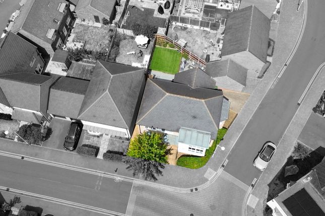 20, Hogsden Leys, St. Neots photo 2