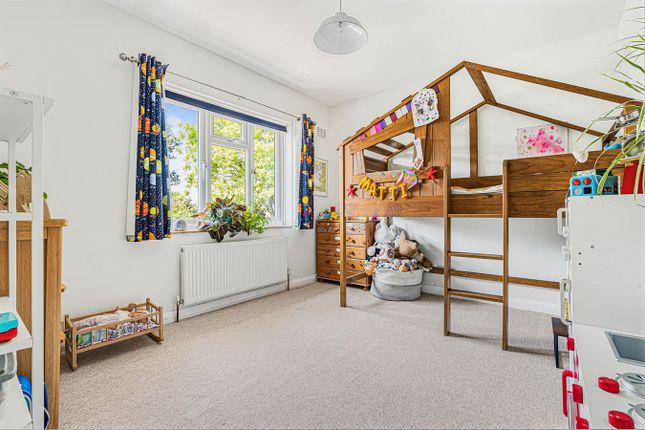 8, Philip Road, Staines-upon-Thames photo 4