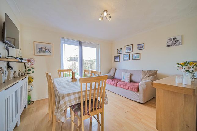 11, Clover Close, Melksham photo 4