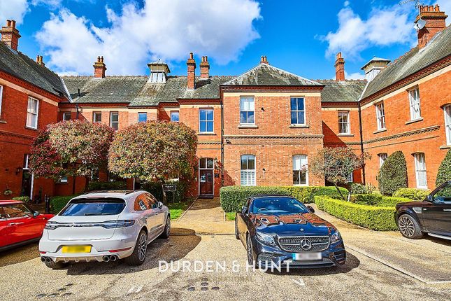 Flat for sale in Osborne House, Repton Park, Woodford Green IG8