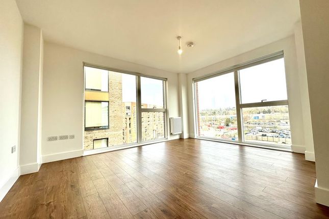 40J Thistleton House, Lismore Boulevard, London photo 3
