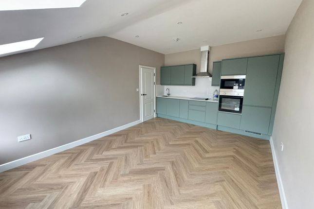 3 Bed Flat To Rent High Road, London N12