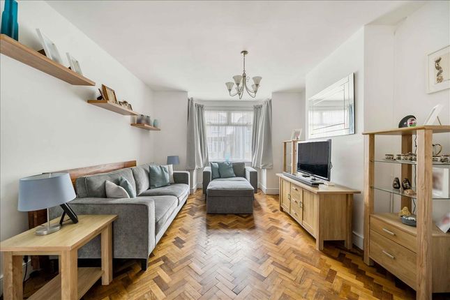 14, Helen Avenue, Feltham photo 4