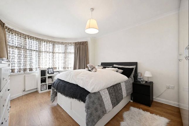 29, Manor Way, Harrow photo 3