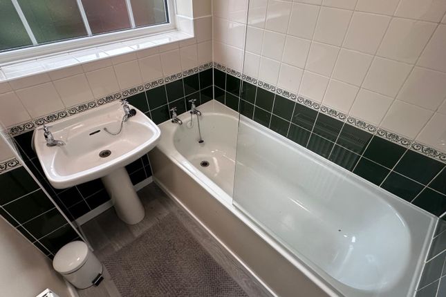Myrtle Grove, Nottingham photo 3