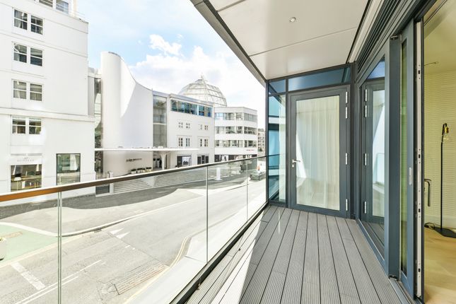 Flat for sale in Harbour Avenue, London