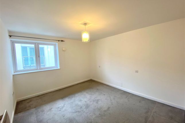 Flat to rent in Moon Street, Plymouth
